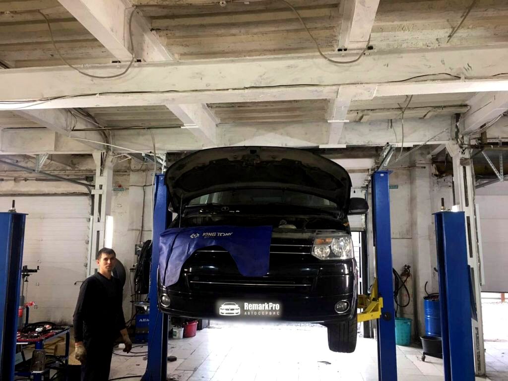 Ремонт BMW на подъёмнике